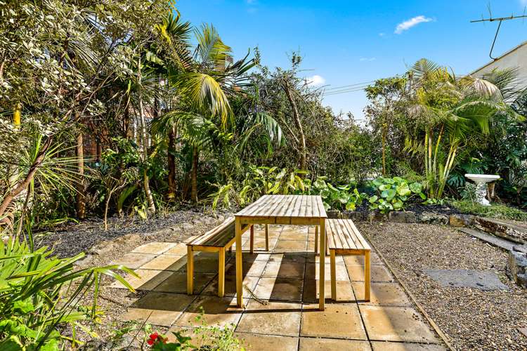 253 Lake Road Belmont_13