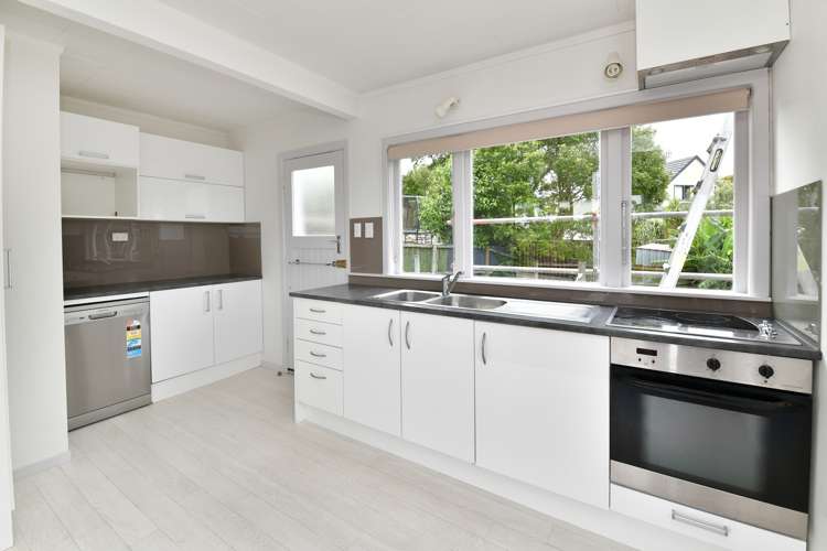 36 Doyly Drive Stanmore Bay_3