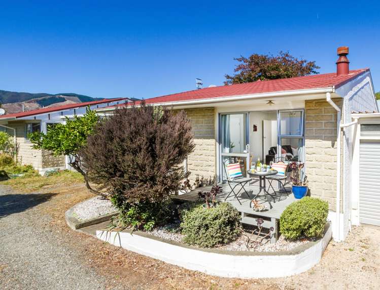 2/11 Exeter Street Stoke_20