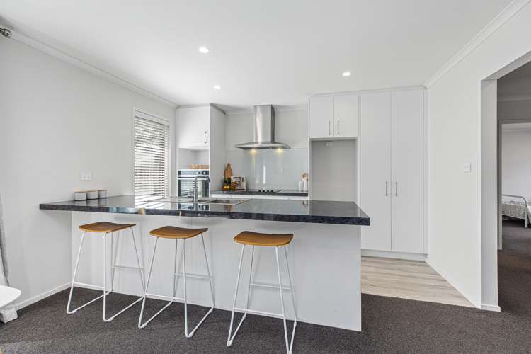 118 Whakaturou Crescent Pyes Pa_6