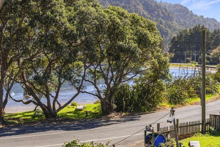 1194 Huia Road Huia_17