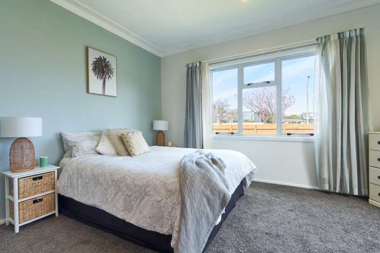 1004 Willowpark Road North Mayfair_7