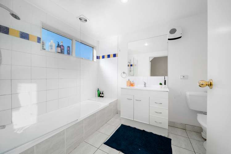 2/96 Thompson Street Queenstown_14