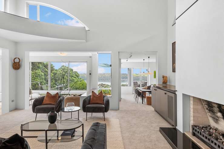 9 Karori Crescent, in Orakei, Auckland, has a touch of Hollywood glamour. The six-bedroom, six-bathroom mansion is for sale by negotiation. Photo / Supplied