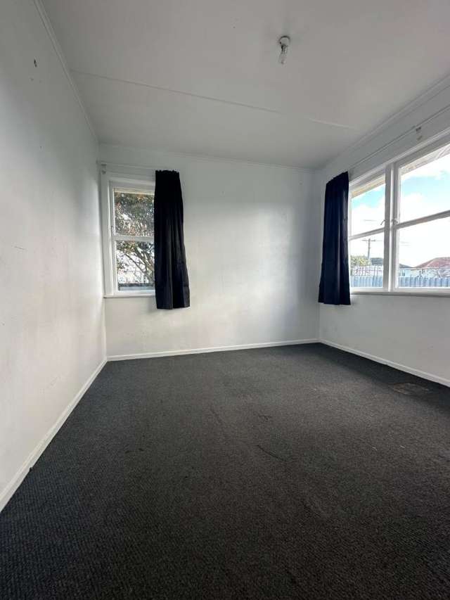 65 Cobham Cres Otara_4