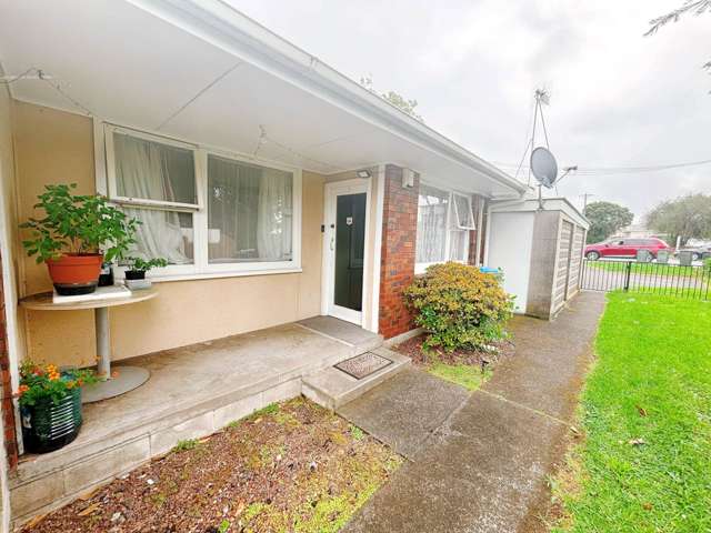 One Bedroom Unit in heart of Mt Wellington, Li...