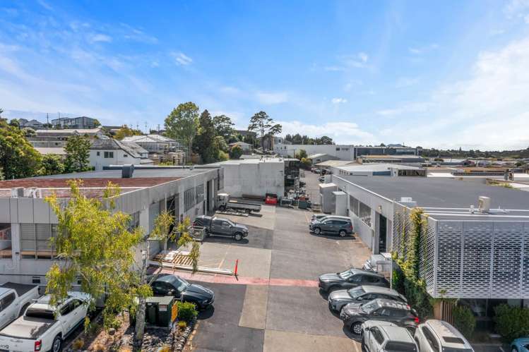 Unit B/70 Ellice Road Wairau Valley_8