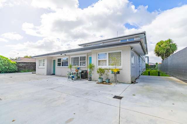 Great Investment Returns- 10 Flats on 1 Title WOW!