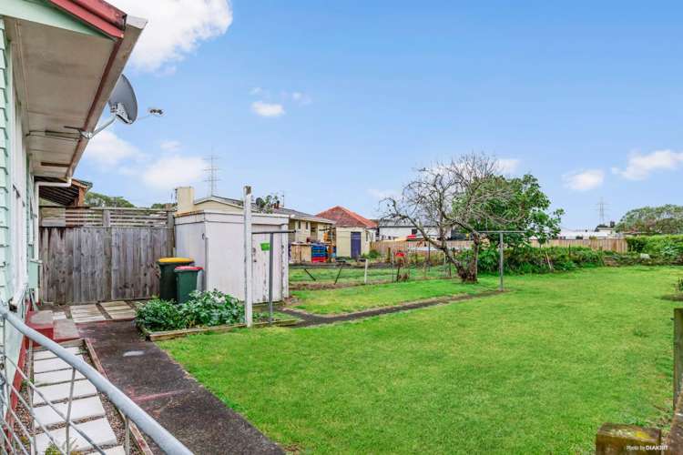 5 Harwood Crescent Otara_9