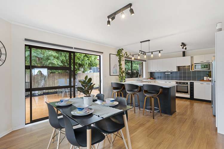 2/98 Gosford Drive Botany Downs_11