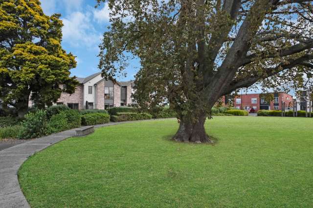 Modern, Bright & Spacious; Facing Reserve!