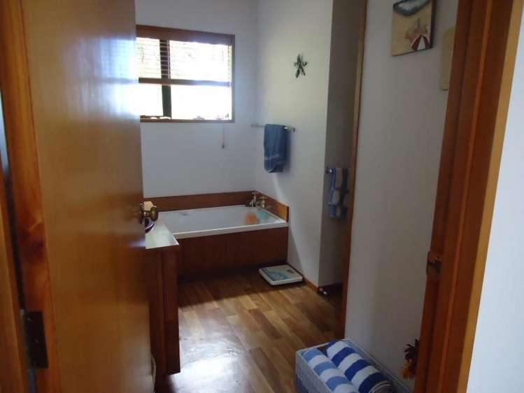 82 Ocean Beach Road Tairua_12