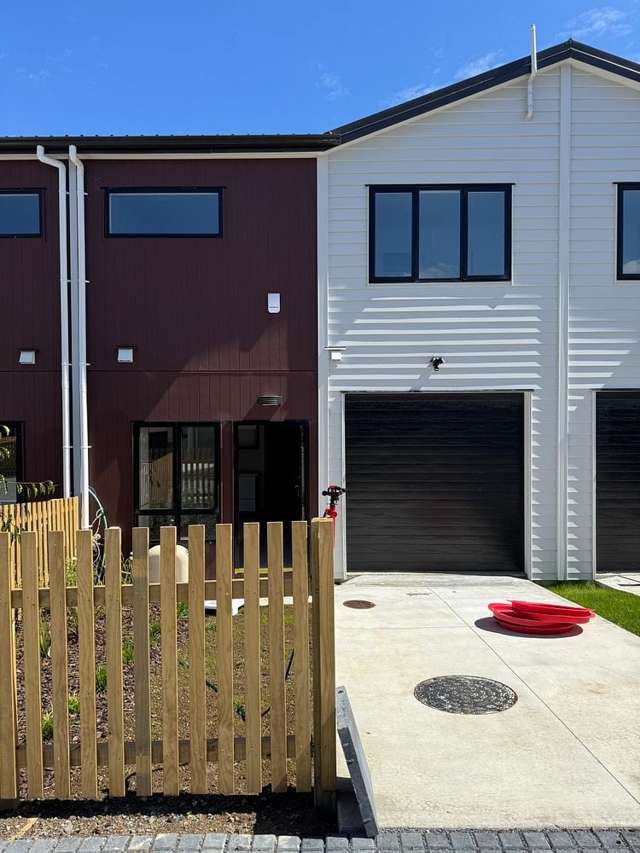 Modern 3BR Townhouse in Oteha!