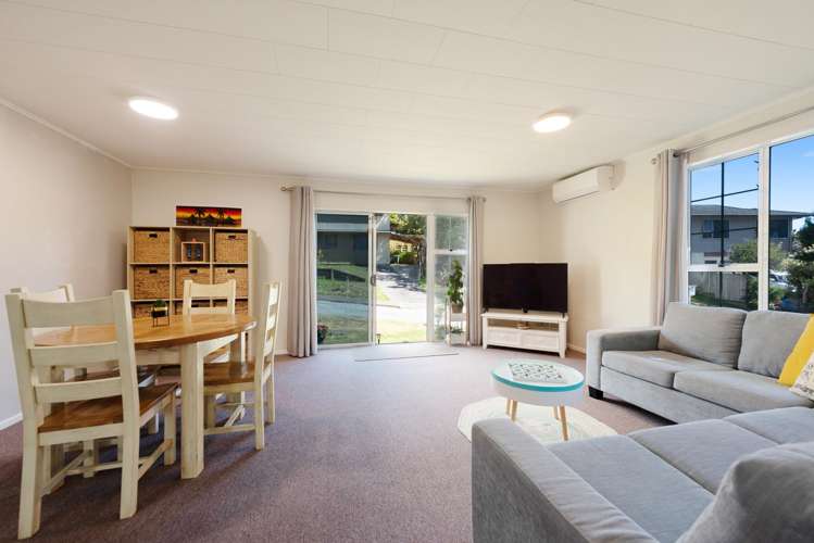 1/19 Yarrow Place Papakowhai_6