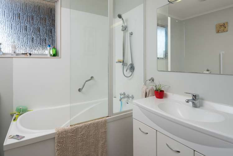 4 Riley Crescent Redwoodtown_11