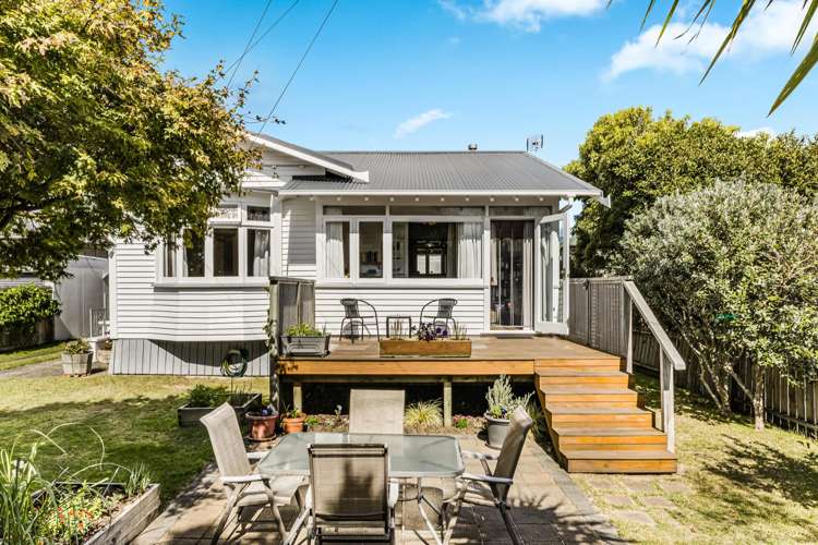 8 Invermay Avenue Mount Roskill_19