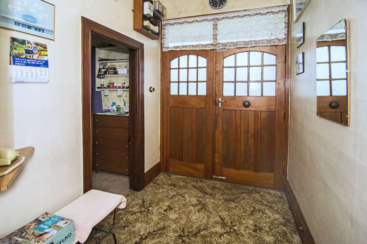 198 High Street South Carterton_2