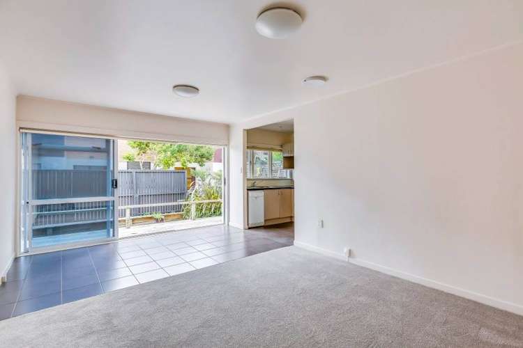 2/7 Lydia Avenue Northcote_5
