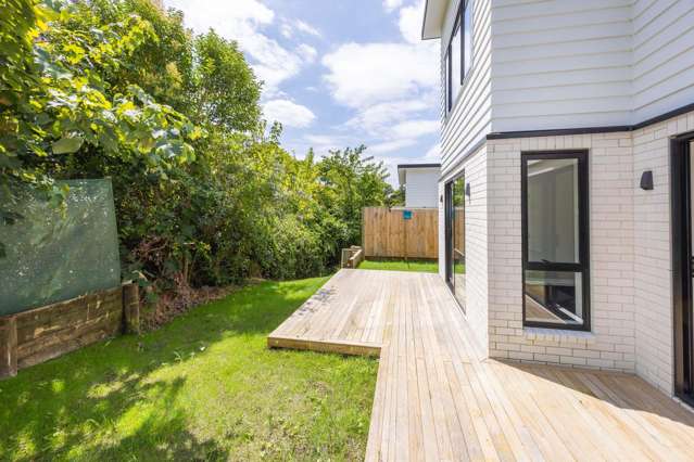 2/40A Exeter Street Glenview_4