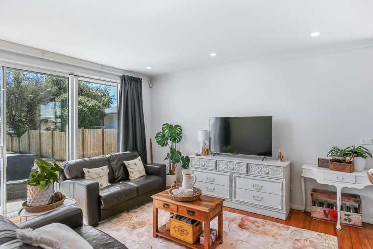 638 Queen Street, East_5