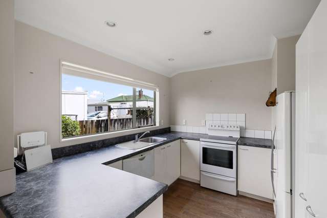 2/11 Bradley Street Paeroa_1