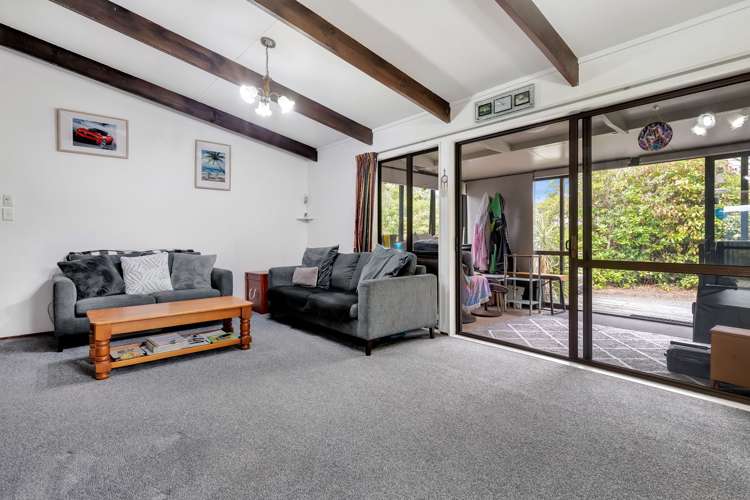15 Henare Place Tihiotonga_4
