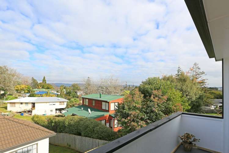 23 Castaing Crescent Te Atatu South_8