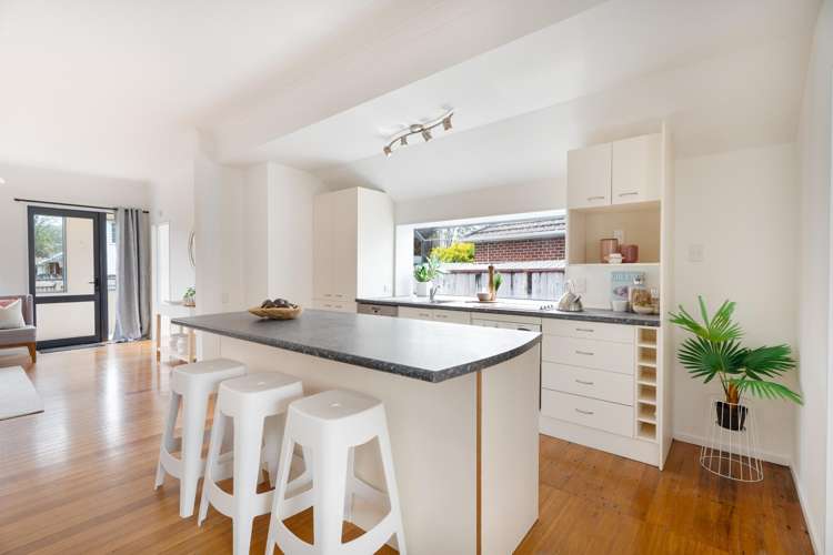 54 Athlone Crescent Avalon_1