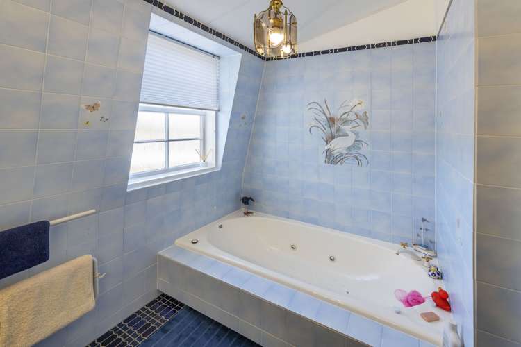 7 Epping Grove Karori_15