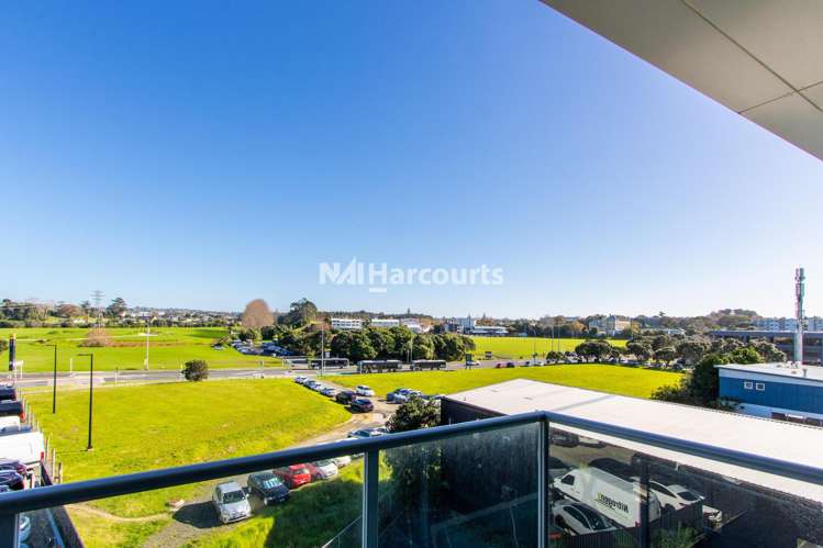 3/71 Barrys Point Road Takapuna_5