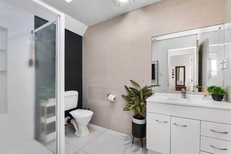 1 Stonebridge Park Drive Holdens Bay_14