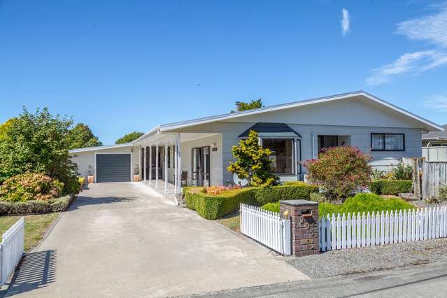 Spacious living and exceptional garaging