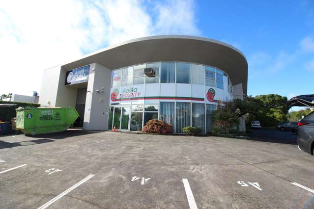 Appealing road front office/warehouse