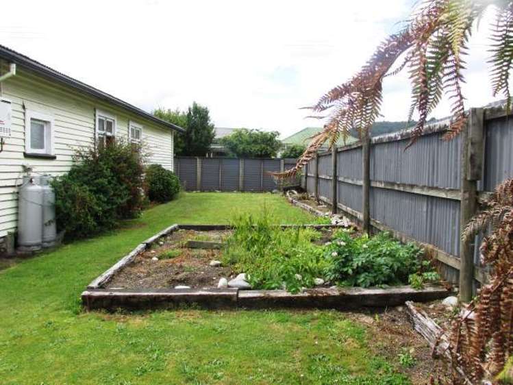65 Shiel Street Reefton_18