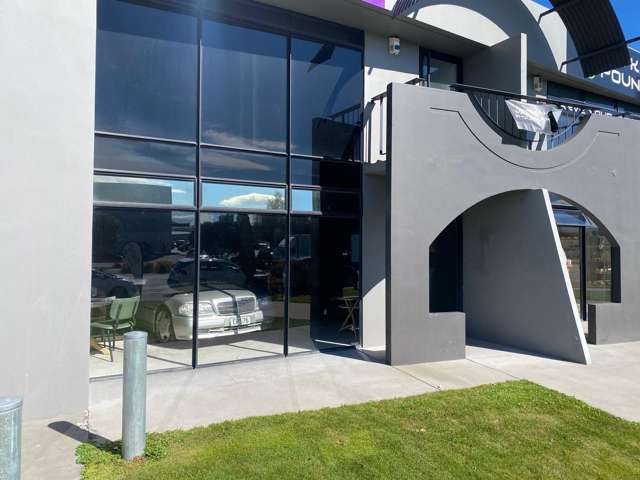 High Profile, Stunning location