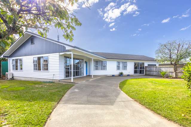 Four Bedroom, Two Living PLUS office in Taradale!