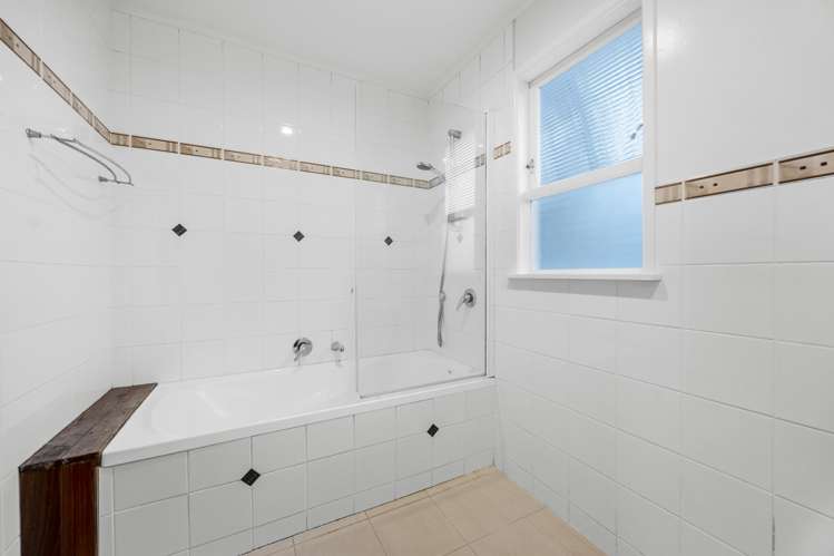 190 Golf Road Titirangi_19