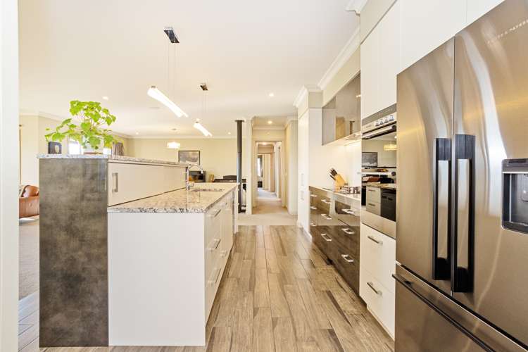 9 Barker Place Waikiwi_11