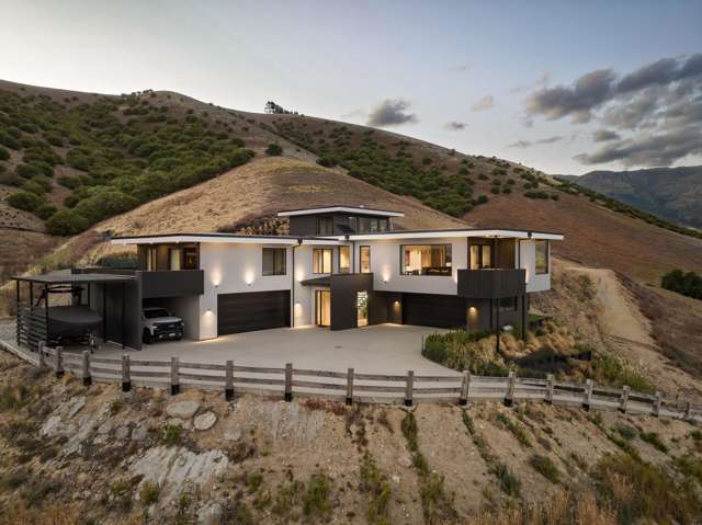 Luxury Living - a short drive from Queenstown!