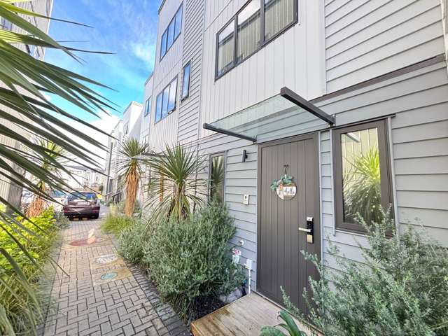 MUST SEE! Unique & Spacious Townhouse on the P...