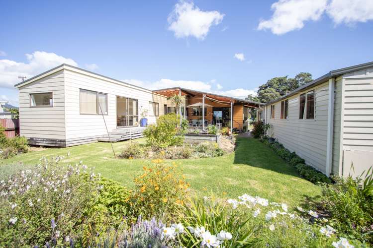 8 Seaview Avenue Te Puru_4