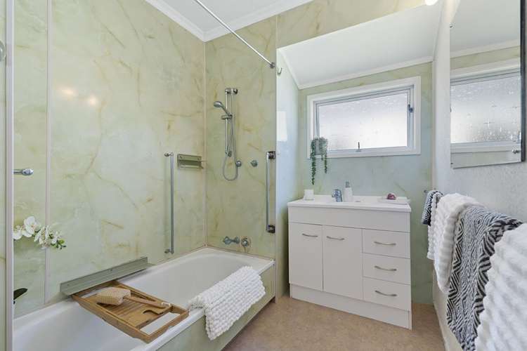 6 Deerness Crescent Algies Bay_13