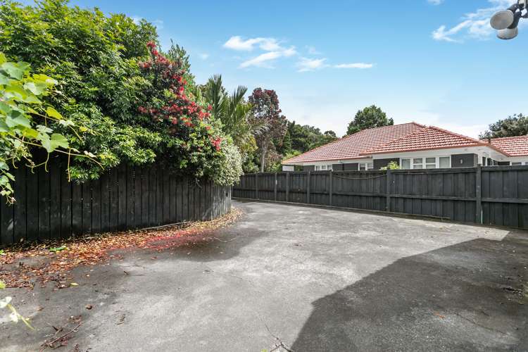 2/11 Beach Road Pahurehure_15