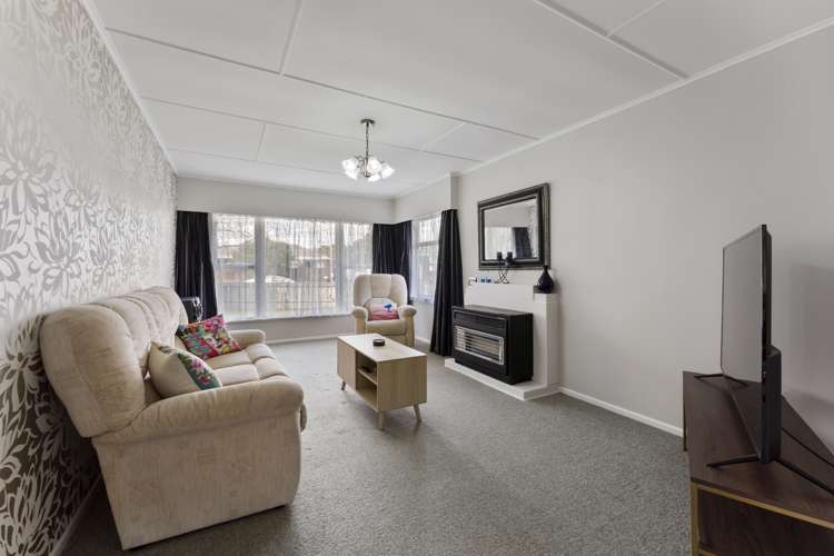 28 Roberts Street Tawa_3