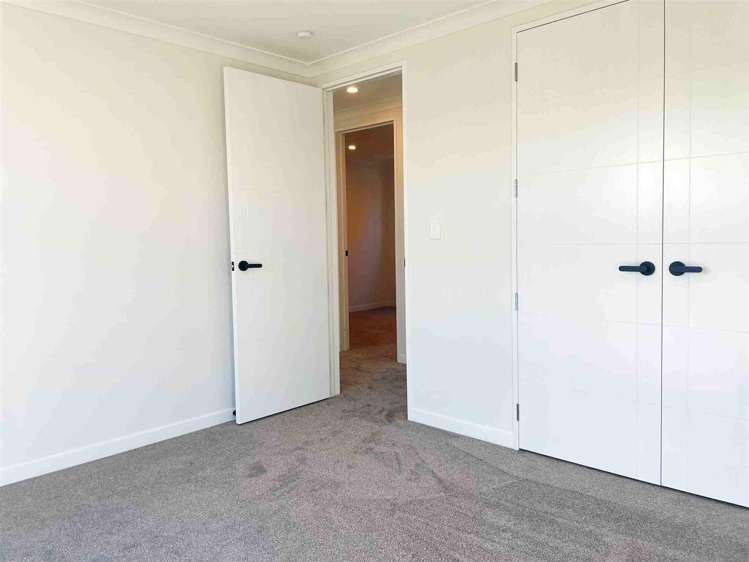 2 Longview Oak Lane Papakura_22