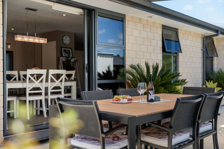 135 Ballintoy Park Drive Welcome Bay_11