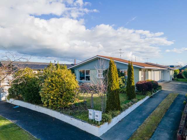 Classic 1970s Summerhill Stone Gem in Rangiora!