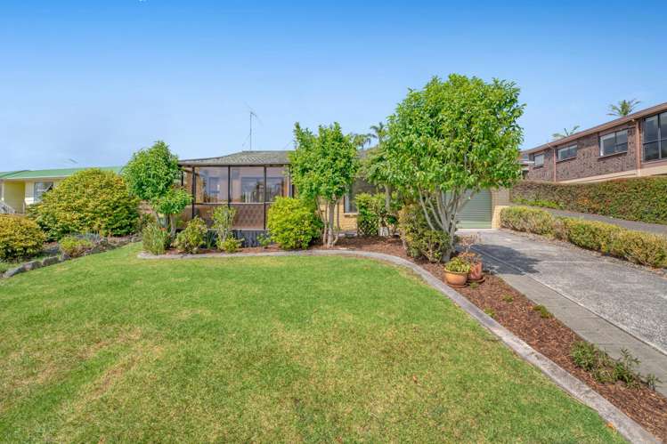 2/4 Eagle Place Red Beach_15