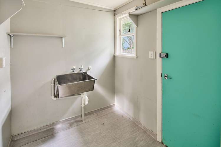 14 Boyd Grove Naenae_11