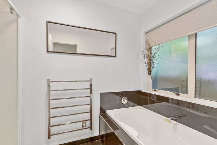 65 Travis Country Drive Burwood_17